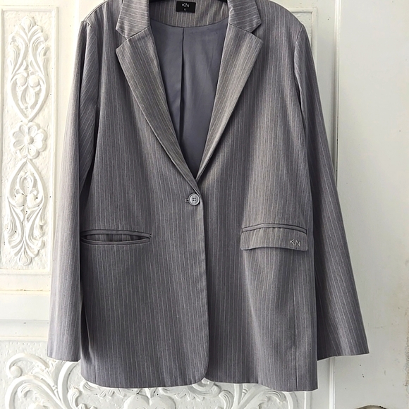 Klassy Network Pinstripe Blazer Size Large - Picture 1 of 4
